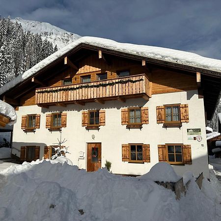 Haus Walch Bed & Breakfast Elbigenalp Ngoại thất bức ảnh